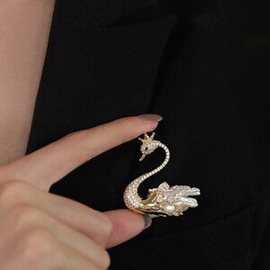 🦢  - Baroque Pearl & Sparkle CZ - Gold Tone Elegant Pin!